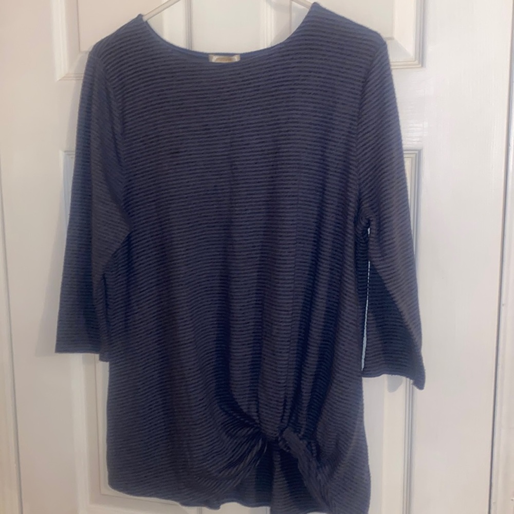 Mid sleeve navy blue stripe blouse